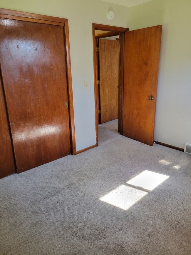 Building Photo - 2 Bedroom Duplex