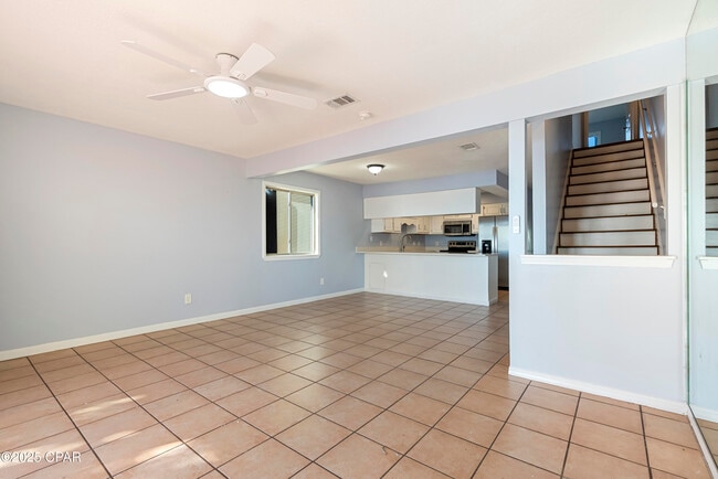 Building Photo - 6453 Oak Shr Dr