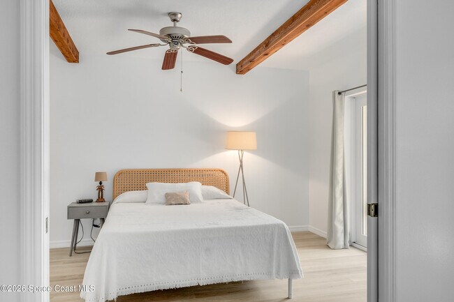 Building Photo - 105 La Costa St