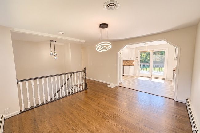 Building Photo - Stunning Renovated 4-Bedroom Home with Gor...