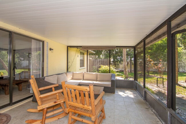 Building Photo - 915 Marigold Ln
