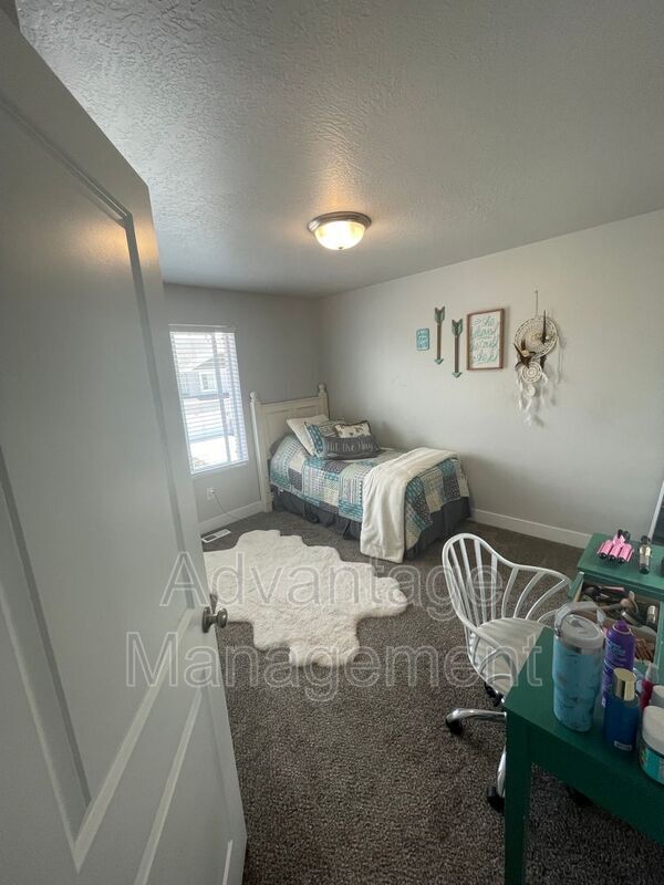 Building Photo - 1010 N 20 E