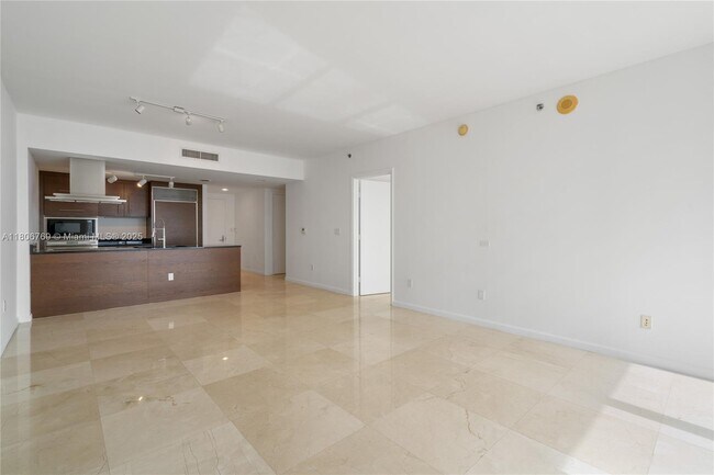 Building Photo - 495 Brickell Ave