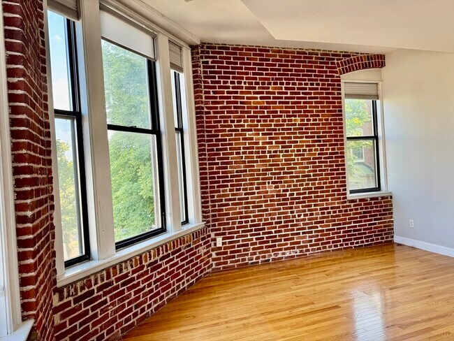 Building Photo - 140 Washington St