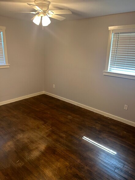 Building Photo - 265 Melita Rd