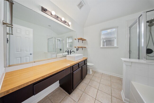 Building Photo - 2219 Rocky Hollow Ln