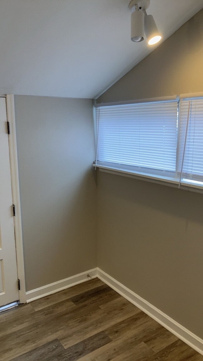 Building Photo - 1150 Creighton Ave