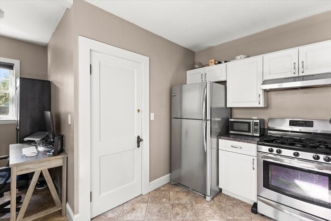 Building Photo - 15 Belvoir Rd