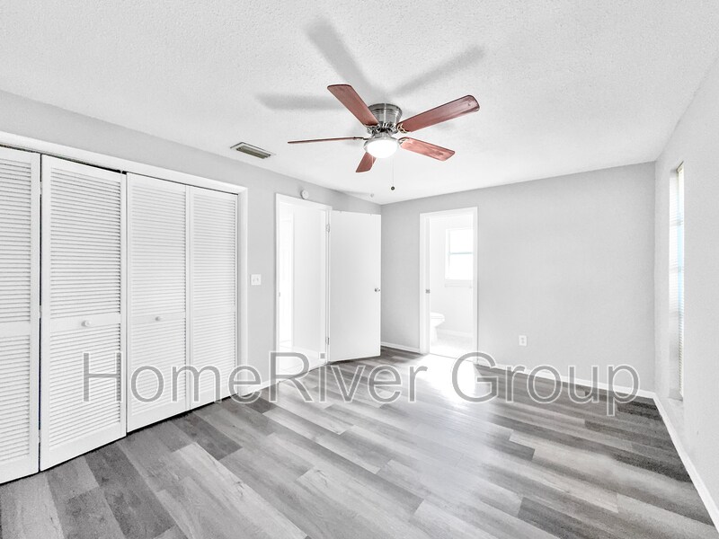 Building Photo - 928 Parkwood Dr