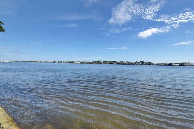 Building Photo - 135 Yacht Club Way