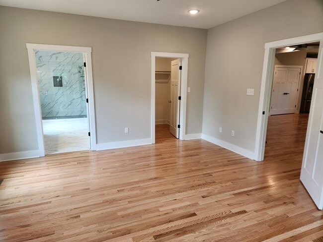 Building Photo - Chesterfield - 5 Bed 3.5 Bath Newer Modern...