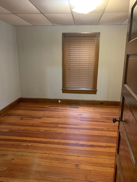 Bedroom - 709 E Oldham Ave