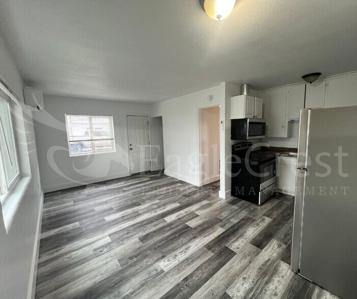 Building Photo - Roseville Lane Apartments