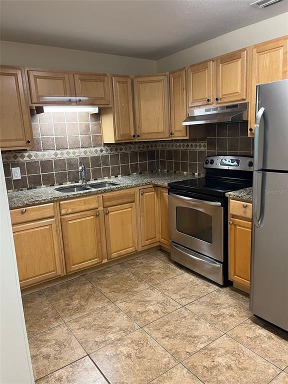 Building Photo - 122 NE 37th Terrace