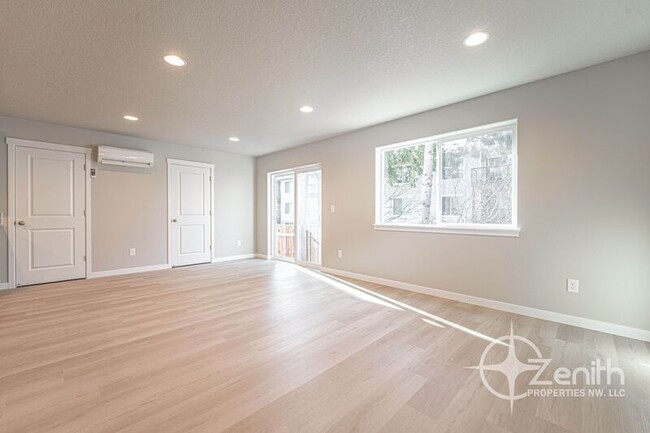 Building Photo - 4716 NE 37th Ct