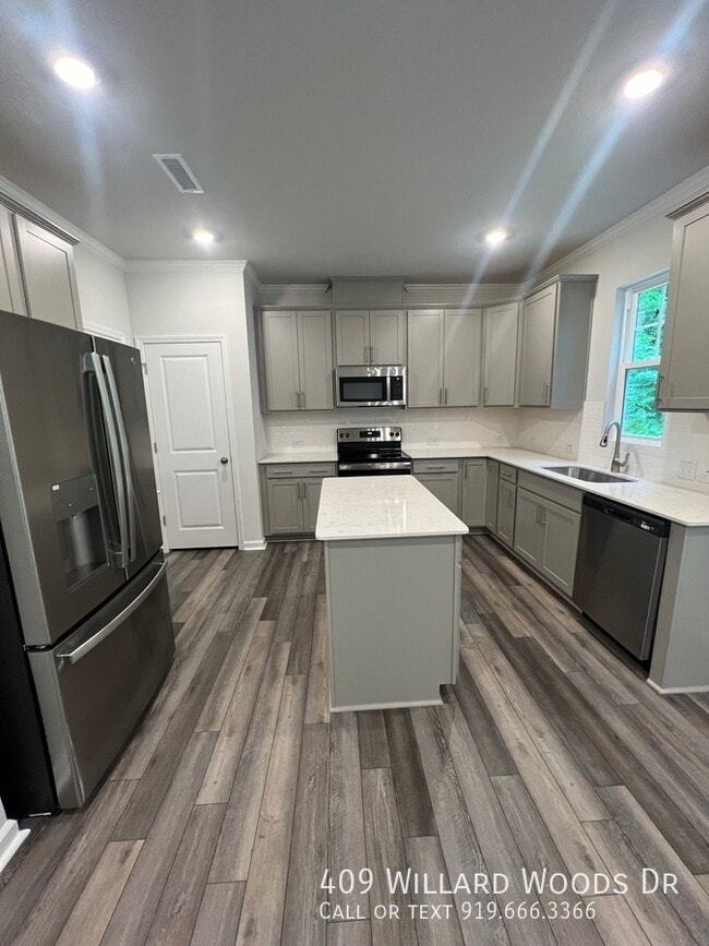 Building Photo - 409 Willard Wds Dr
