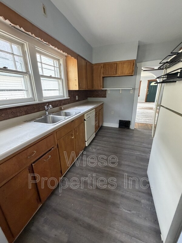 Building Photo - 2328 S 10th St