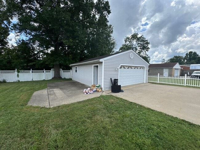 Building Photo - 5607 Elmer Ln