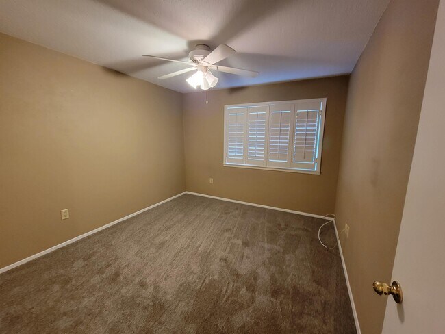 Building Photo - 517 Saddlewood Ln