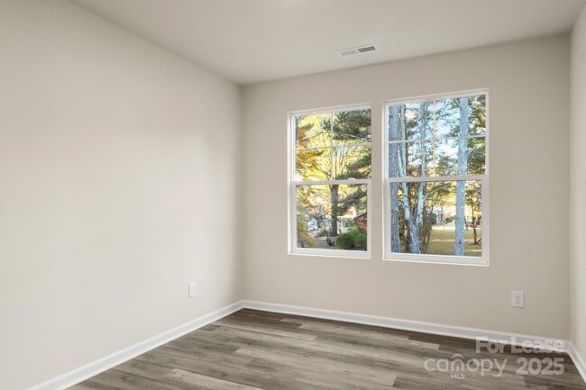 Building Photo - 990 Shearer Rd