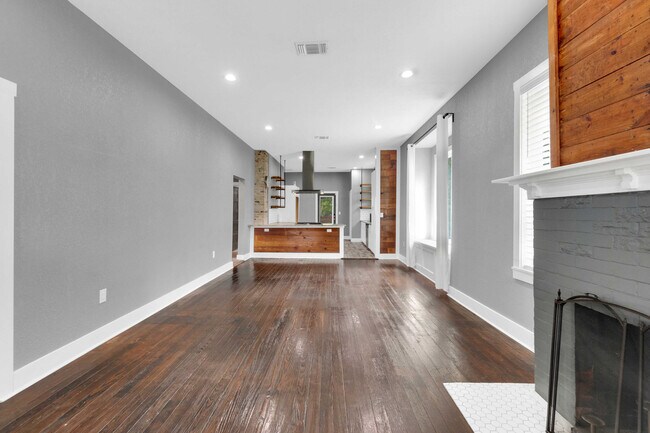 Building Photo - 339 Wilkens Ave