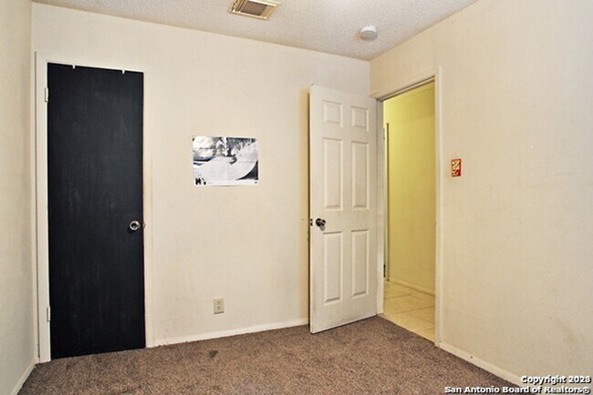 Building Photo - 4 Bed 2 Bath home in Hunters Chase Subdivision