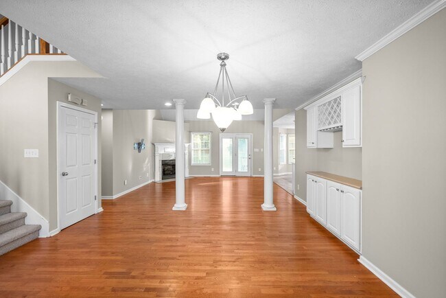Building Photo - Pet Friendly Three Bedroom with Bonus!