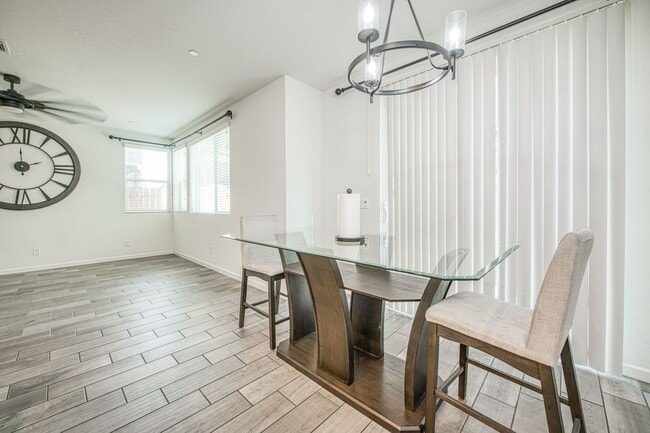 Building Photo - Stunning Clovis Home!