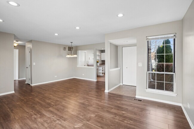 Building Photo - 1917 Windsong Dr