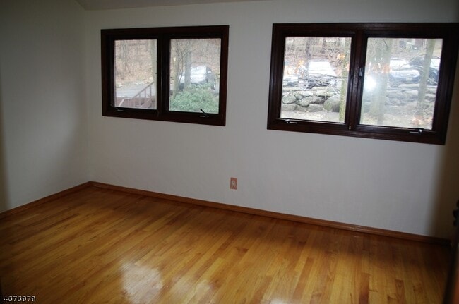 Building Photo - 17 Village Way