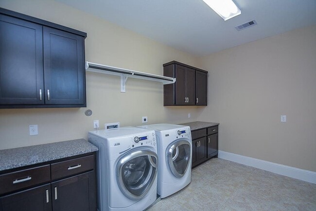 Building Photo - 15907 Court St