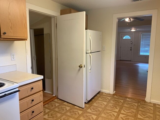Building Photo - Charming 1/1 Home in St. Cloud