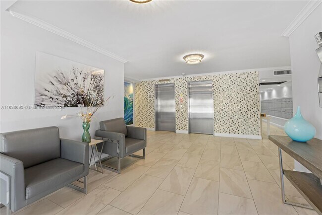 Building Photo - 2671 S Course Dr