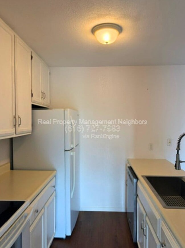 Building Photo - 4326 Norman Dr SE