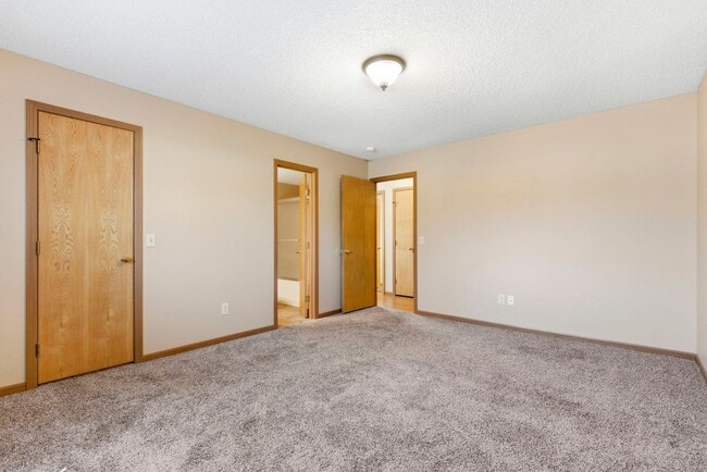 Building Photo - Arrowhead