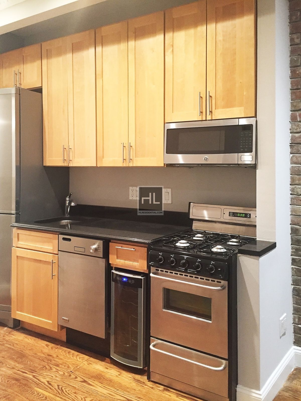 Building Photo - AMAZING 1 BR APARTMENT! WON'T LAST!! NO BR...