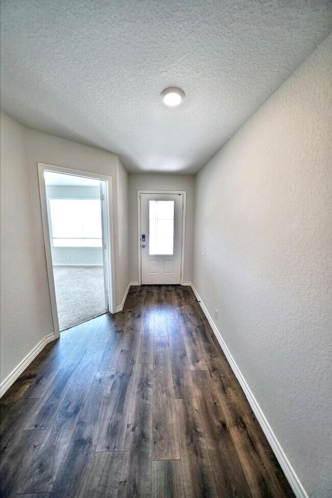 Building Photo - Stunning 4-Bedroom Home in Cobalt Canyon, ...