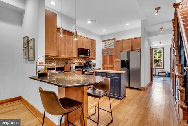 Building Photo - 1810 6th St NW