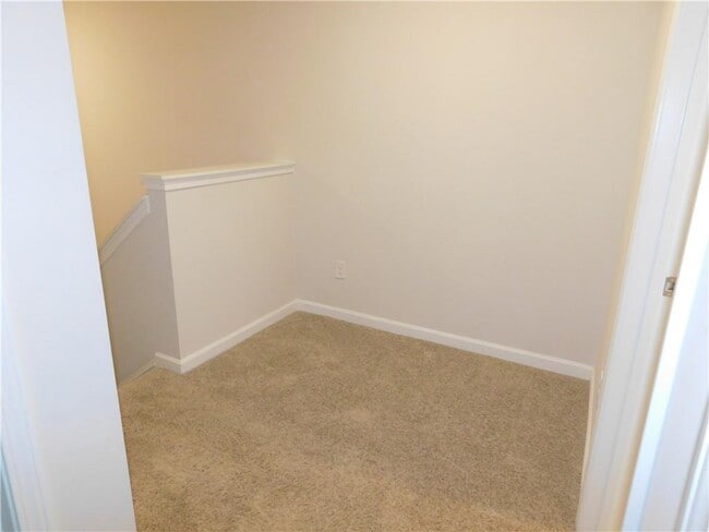 Building Photo - 1626 Halbrook Pl SW