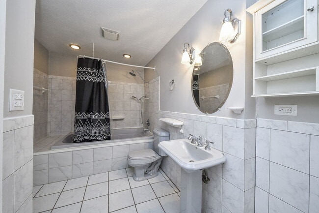 Building Photo - 94 W Elm Ave