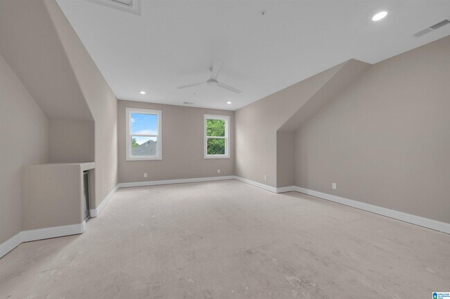 Building Photo - 4228 Oakview Ln