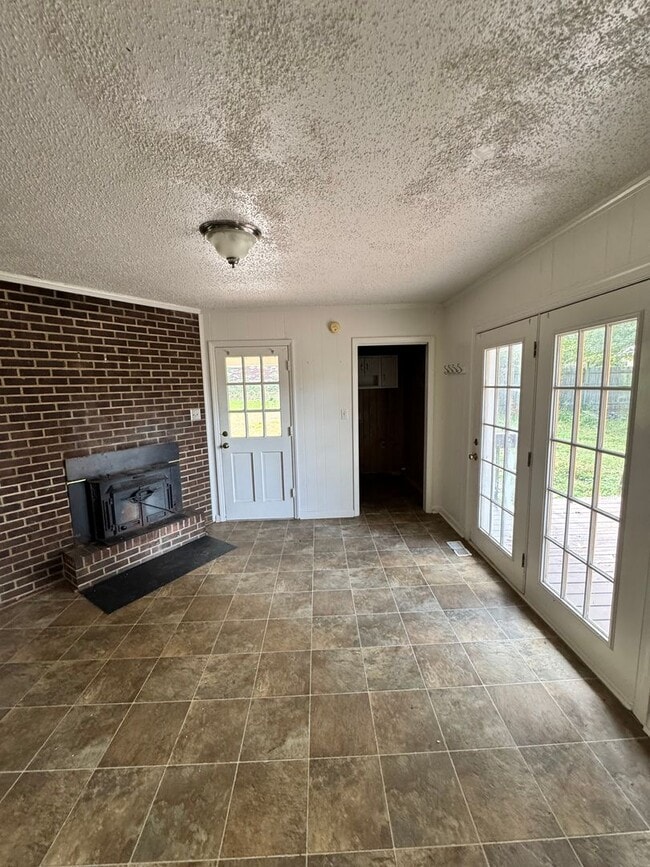 Building Photo - (Currently working on the property) 3/2 in...