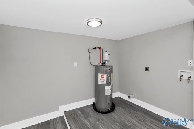 Building Photo - 908 Fairway Dr NW