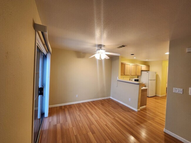 Building Photo - Modern Comfort in the Heart of Summerlin!