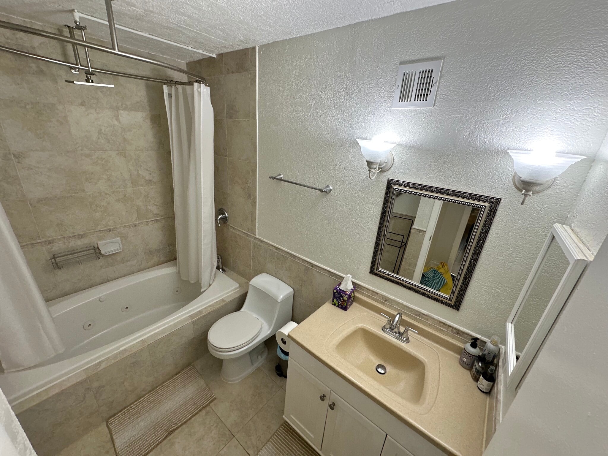 Building Photo - 900 River Reach Dr