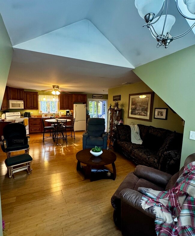 Building Photo - 13 Blunt Dr