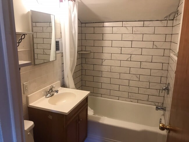 Building Photo - Keith St.