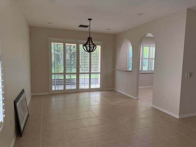Building Photo - 560 SW Indian Key Dr