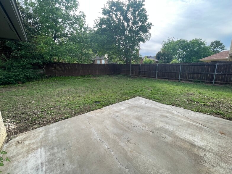 Building Photo - 3924 Waterford Way