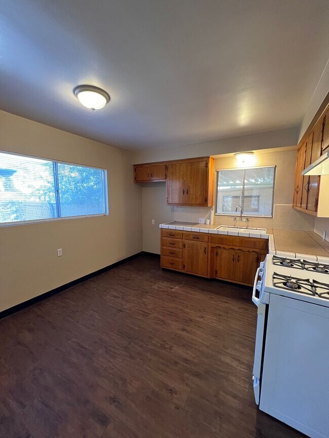 Building Photo - 2923 Peerless Ave